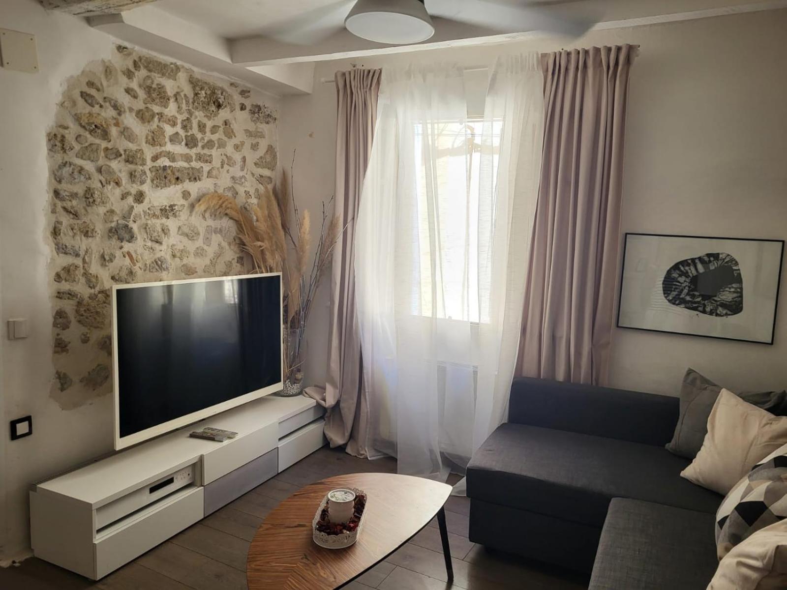 Spacious Town House With Balcony Montagnac  Dış mekan fotoğraf